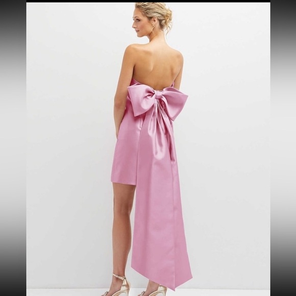 STRAPLESS SATIN COLUMN MINI DRESS WITH OVERSIZED BOW IN POWDER PINK - Picture 2 of 2